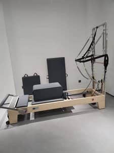 סטודיו רפורמר דגם מסורתי מעץ מייפל עם טאוור Mela pilates